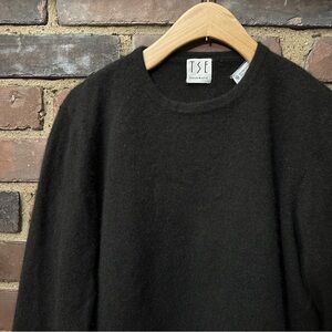 TSE cashmere crew neck long sleeve sweater top
Size medium 
38 chest / 22” long